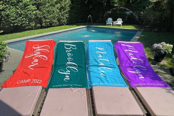 Gepersonaliseerde zwembadhanddoek Microfiber strandhanddoek met vetgekleurde lettertype en aangepaste naam