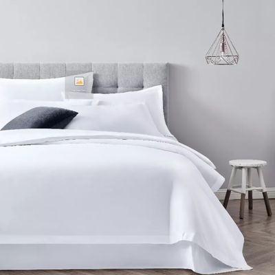 300TC Satin Wit King Size Hotel dekbed dekbed Plat plaat set met solide patroon