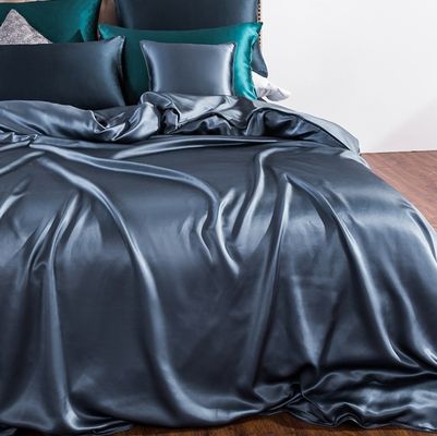 Slaap lekker met deze Mulberry Silk Beddekket Set